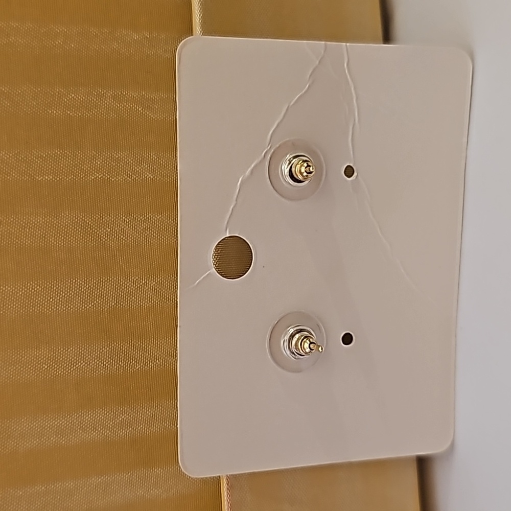 Dainty Blue Heart Earrings NWOT - Picture 2 of 3